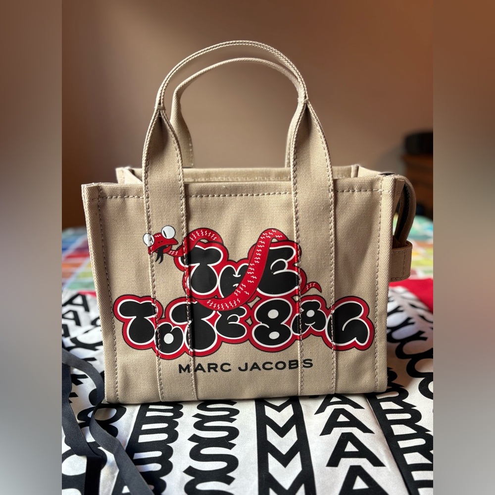 🐍 MARC JACOBS LUNA NEW YEAR COLLECTION 🐍 THE SNAKE CANVAS TOTE BAG 🐍 NWT 🐍 - Picture 11 of 16
